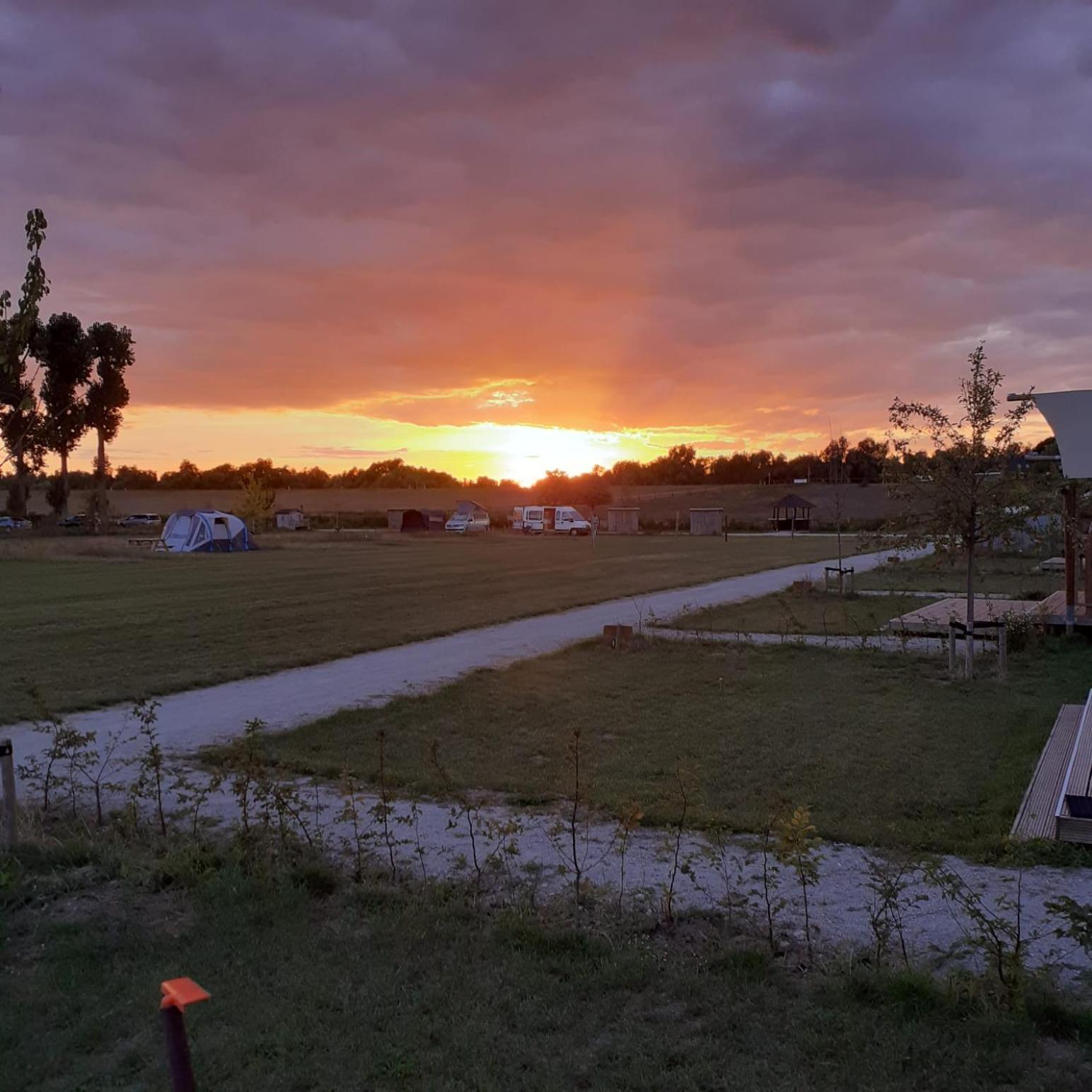 De Hazelaarshof Luxe Glampingtent Bij Natuurgebied De Millingerwaard Kekerdom エクステリア 写真